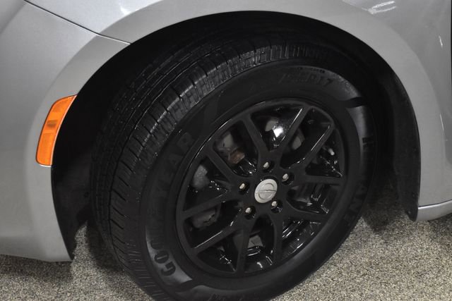 Certified 2020 Chrysler Pacifica Touring-L image 11