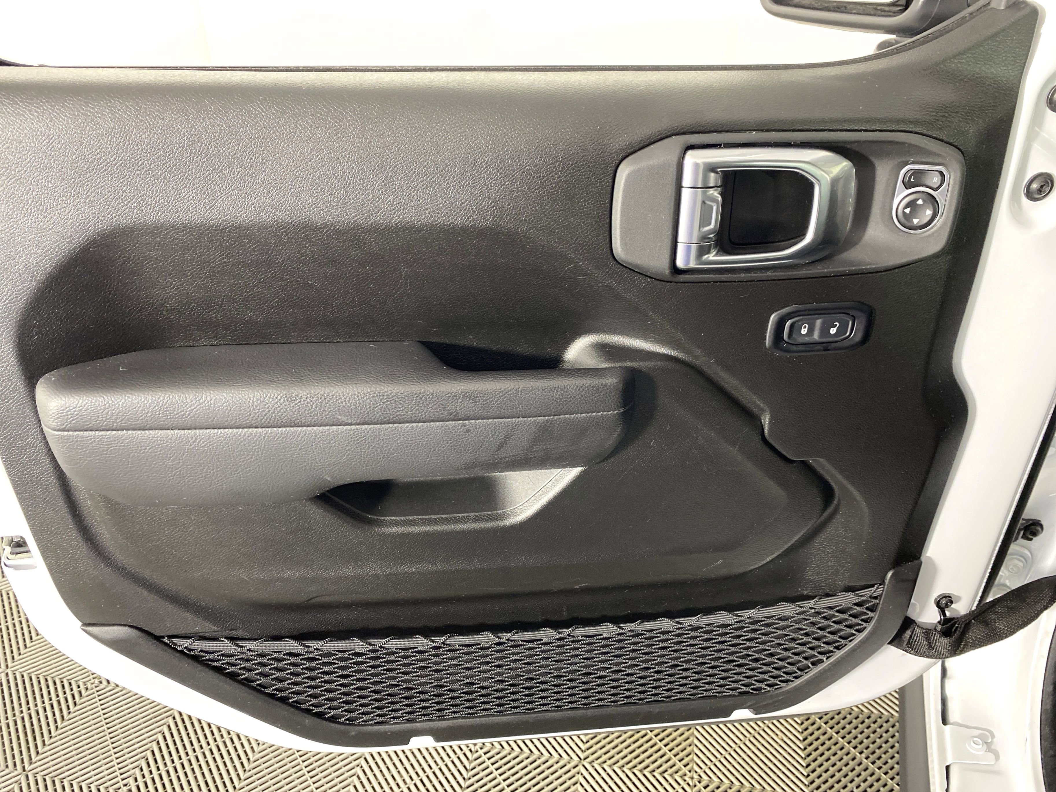 Used 2025 Jeep Wrangler Willys AWD/4WD image 13