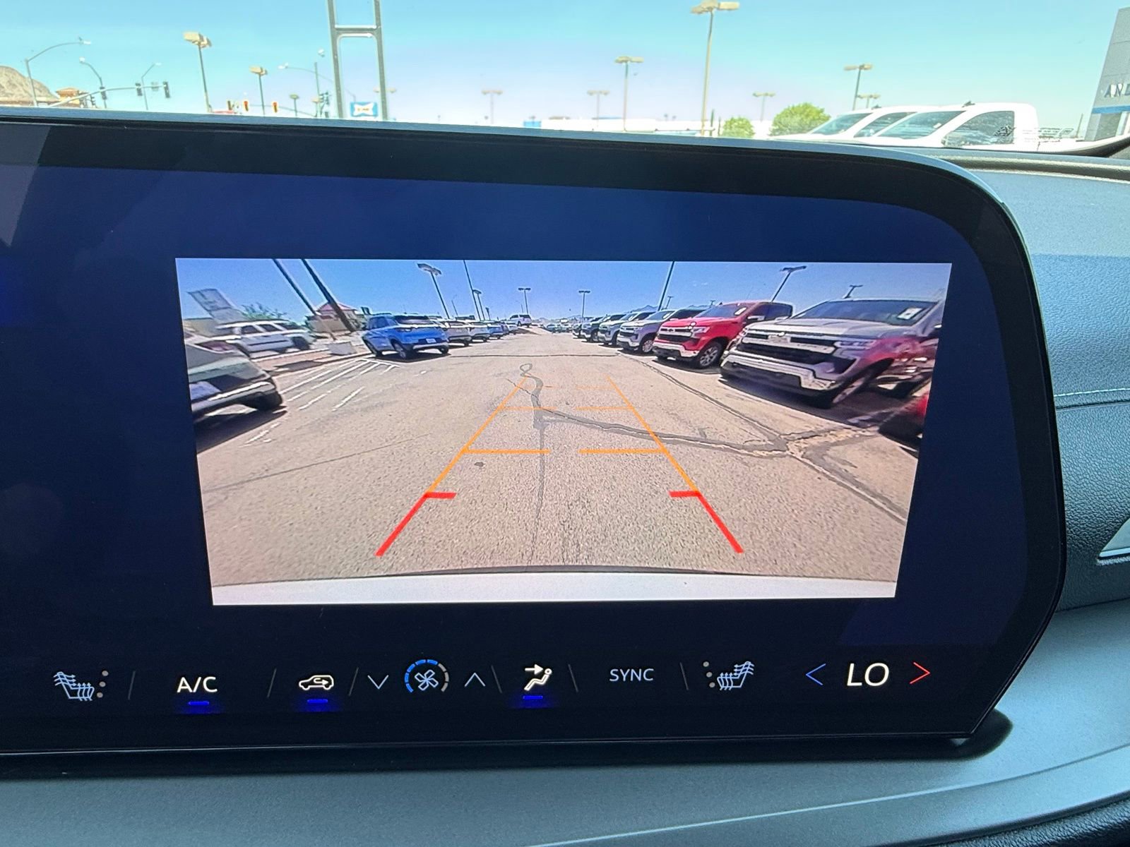 Used 2025 Chevrolet Traverse LT FWD image 23