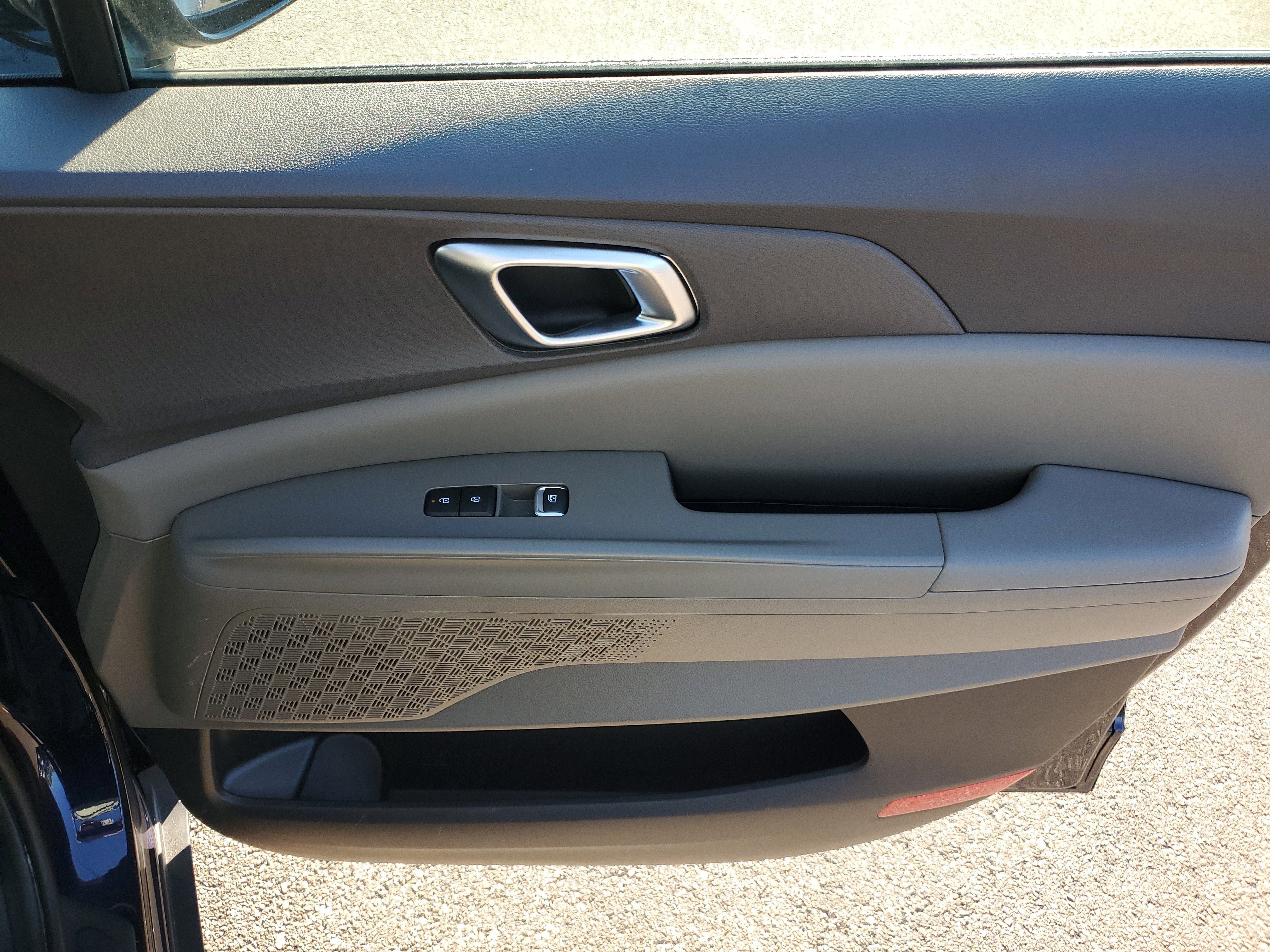 Certified 2025 Kia Carnival EX image 10