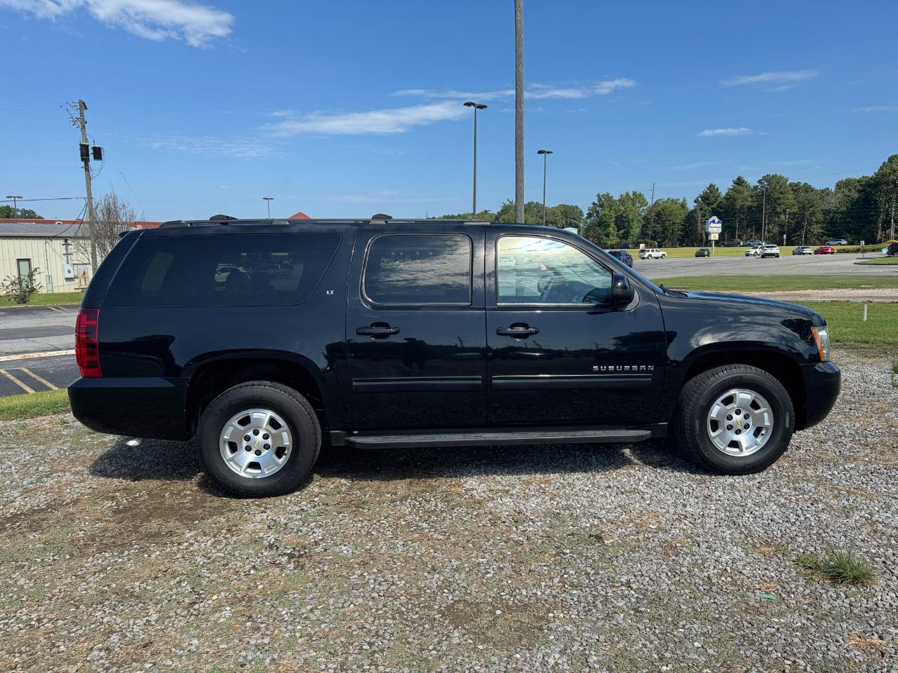 Used 2014 Chevrolet Suburban LT w/ Luxury Package RWD image 2