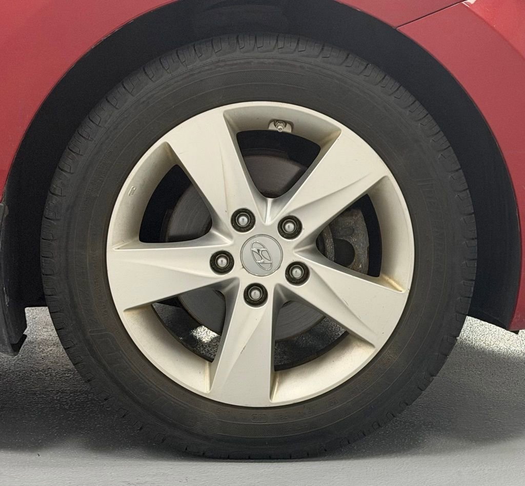 Used 2013 Hyundai Elantra GLS w/ Preferred Pkg image 9