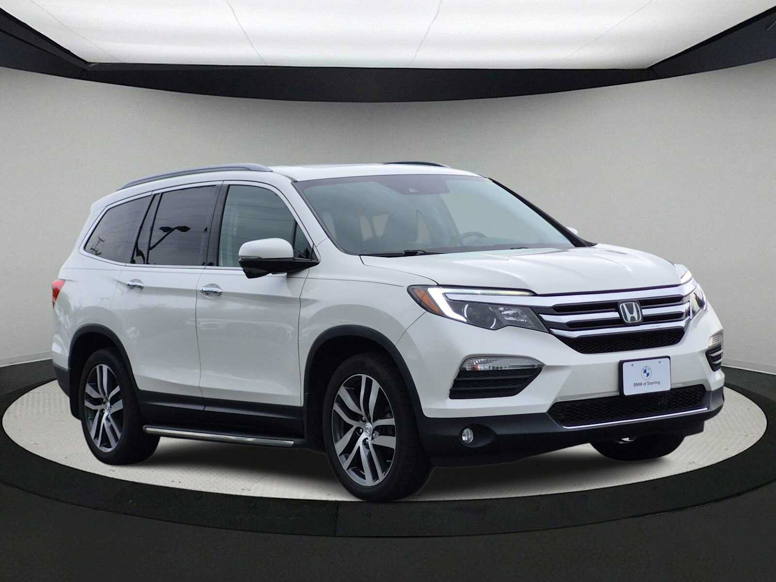 Used 2017 Honda Pilot Touring image 2