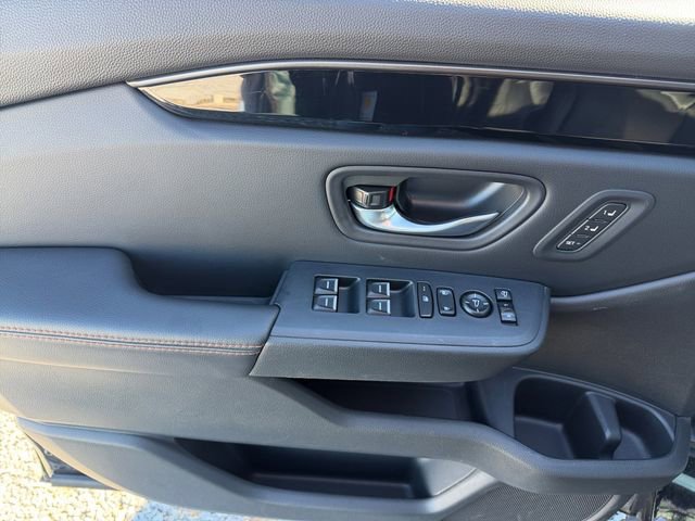 Used 2025 Honda Pilot TrailSport image 11