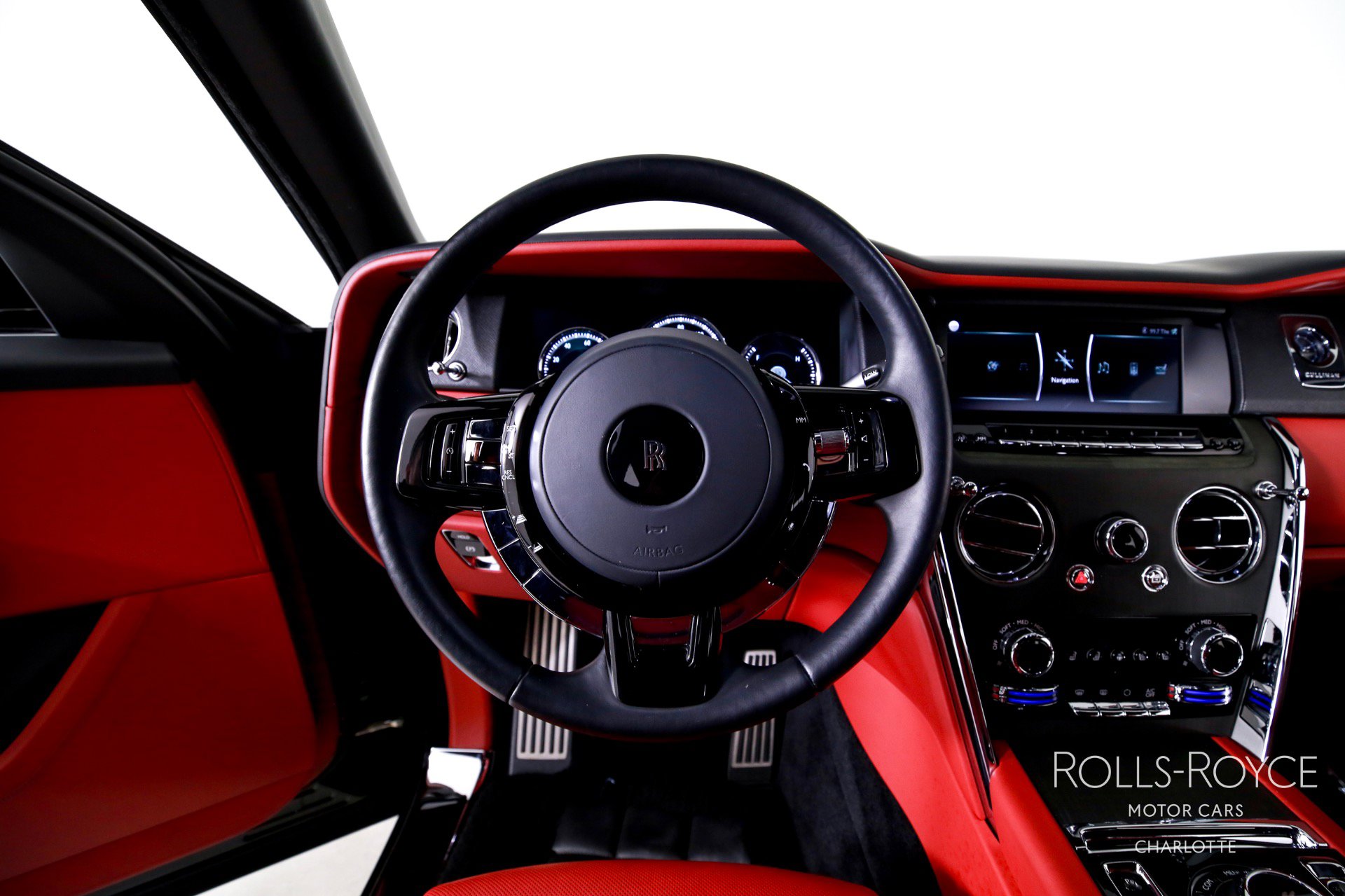 Certified 2022 Rolls-Royce Cullinan w/ Dark Exterior Package image 14