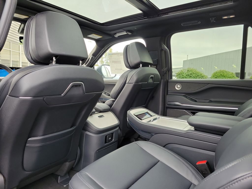 New 2025 Lincoln Navigator L Reserve w/ Jet Appearance Package AWD/4WD image 16