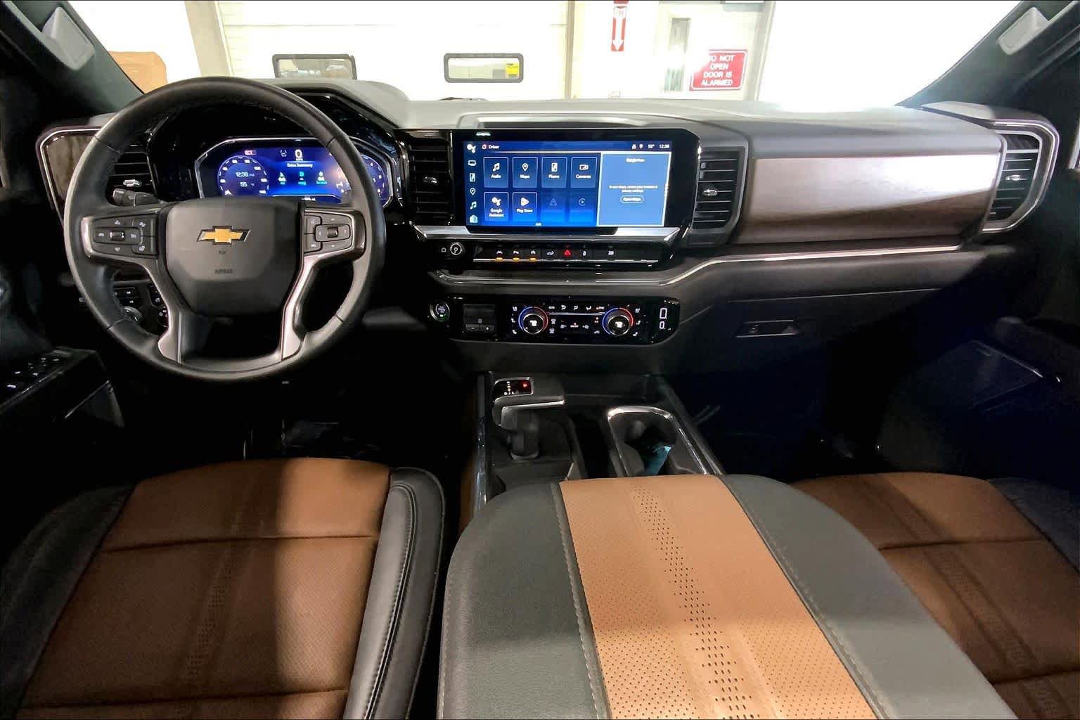 Used 2024 Chevrolet Silverado 1500 High Country w/ High Country Premium Package AWD/4WD image 16