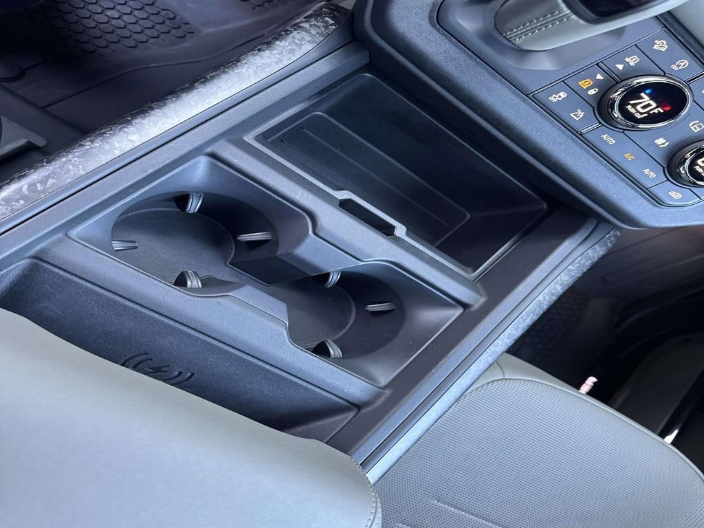 Used 2025 Land Rover Defender 110 image 28