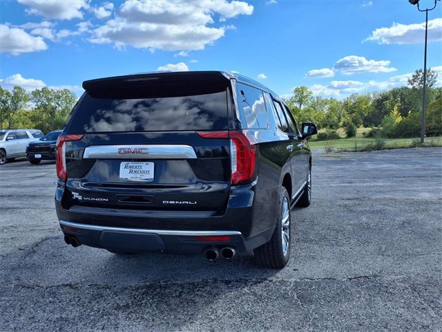 Used 2021 GMC Yukon Denali w/ Denali Premium Package image 16