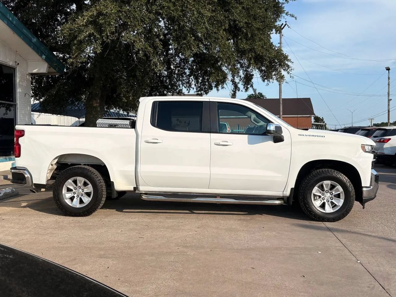 Used 2021 Chevrolet Silverado 1500 LT AWD/4WD image 2