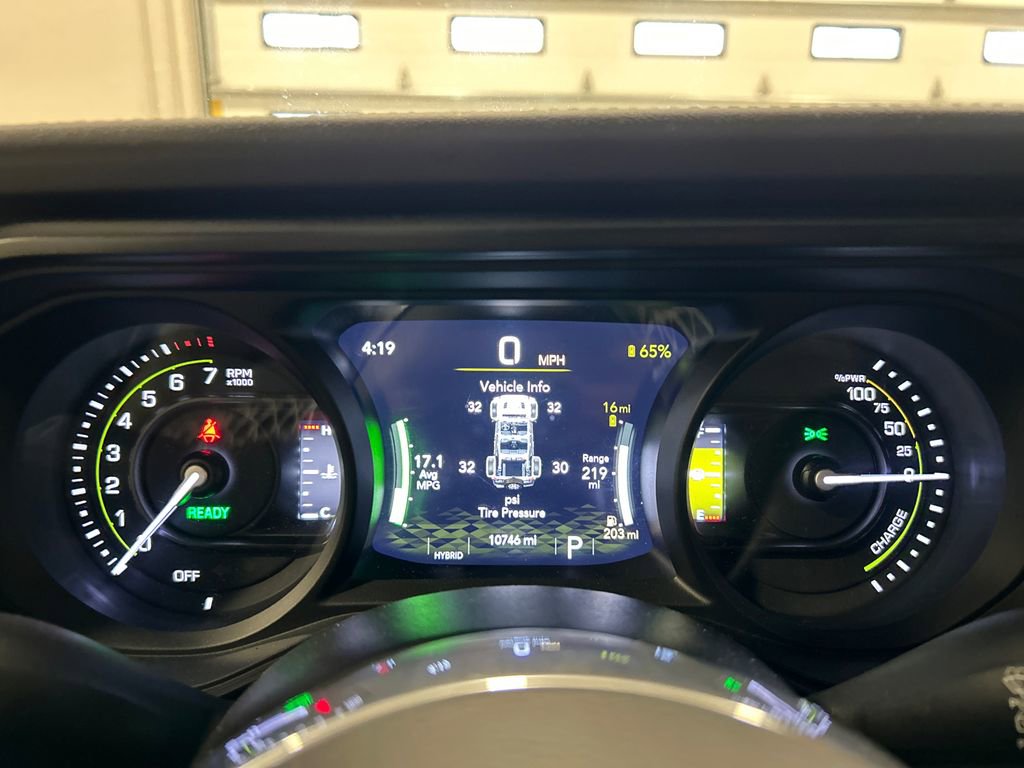 Used 2025 Jeep Wrangler Unlimited Sahara AWD/4WD image 21