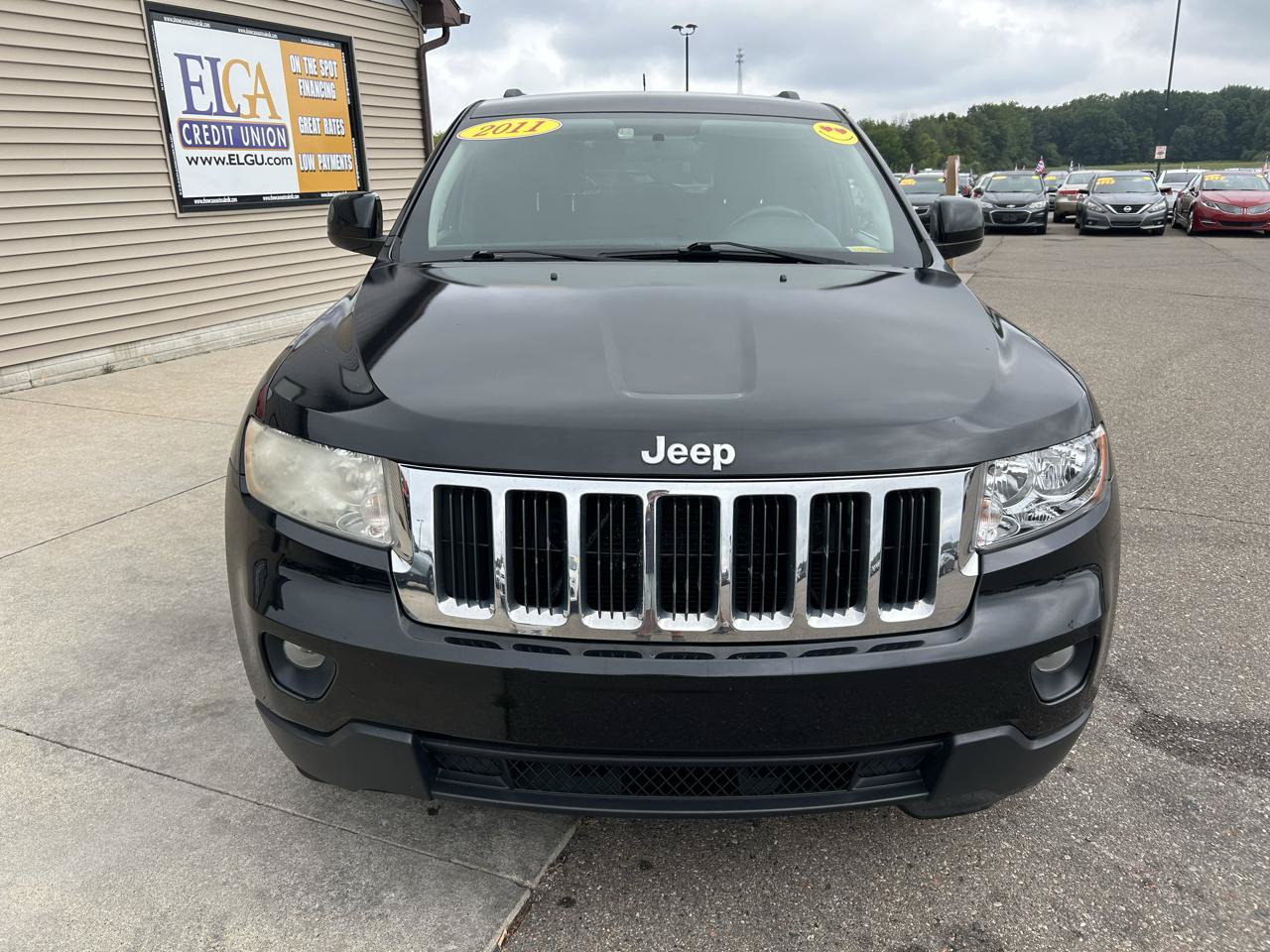 Used 2011 Jeep Grand Cherokee Laredo AWD/4WD image 2