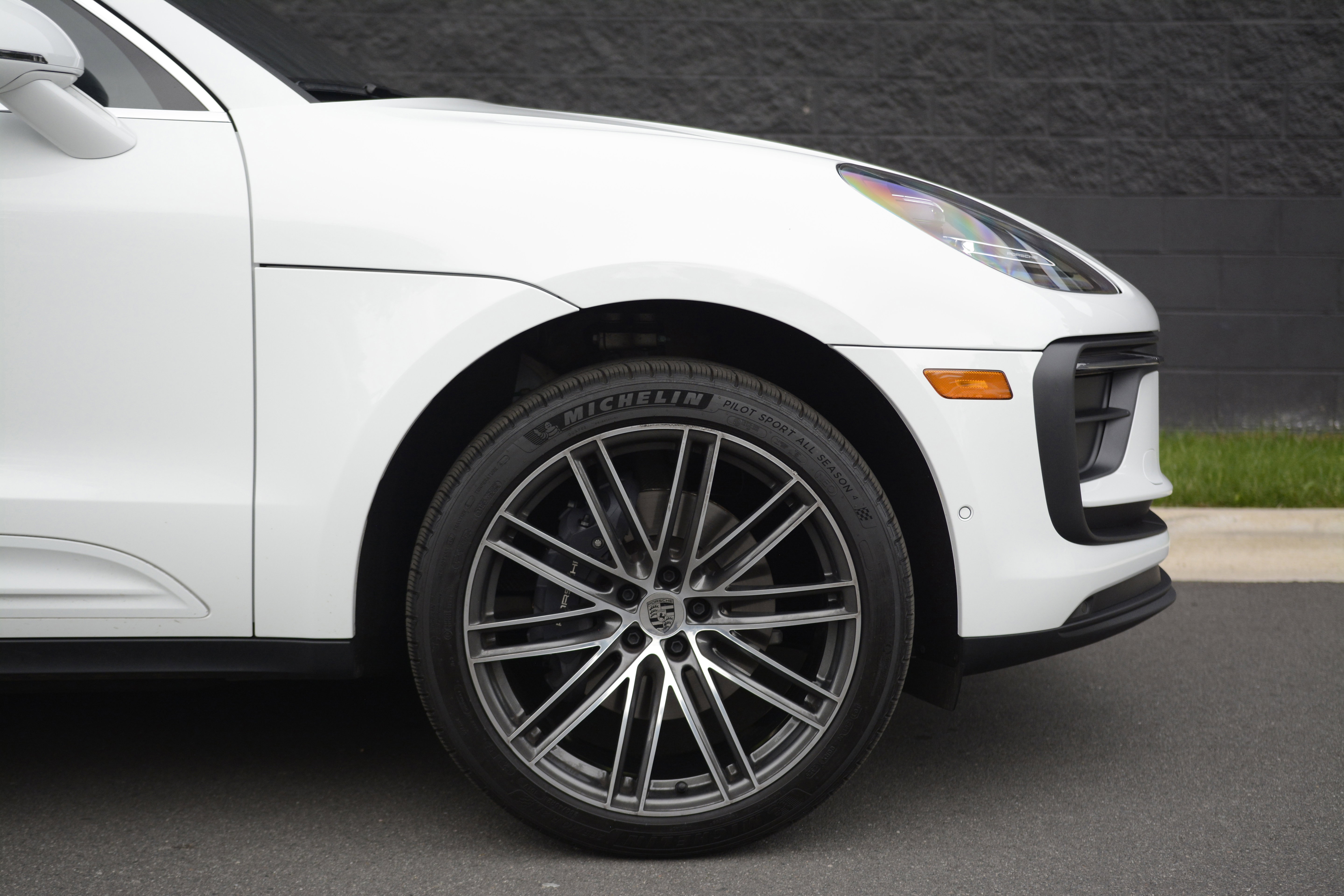Certified 2026 Porsche Macan AWD/4WD image 11