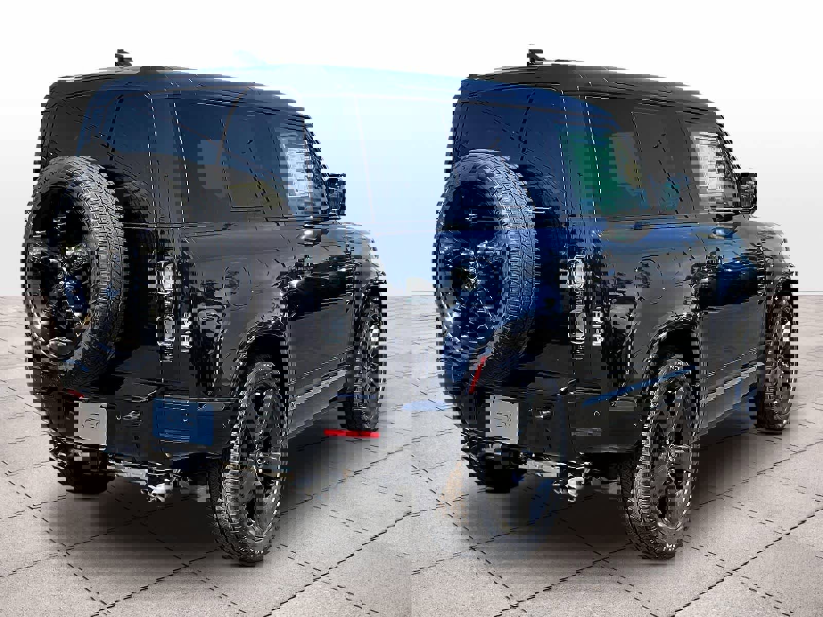 New 2025 Land Rover Defender 90 V8 image 4