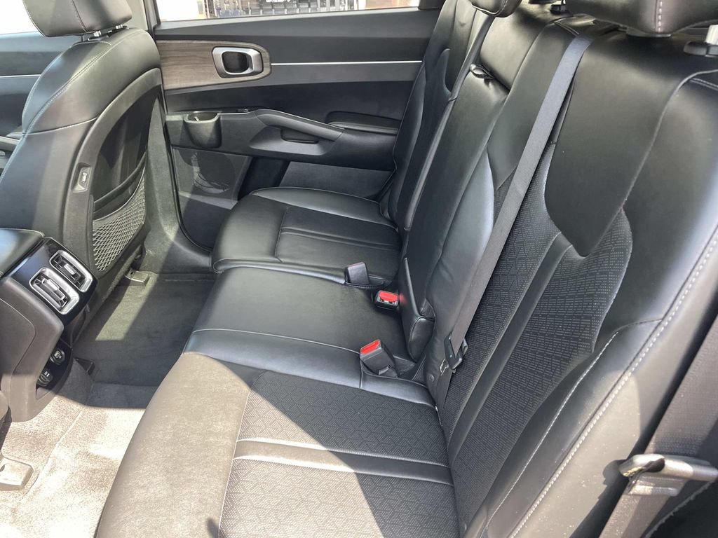 Used 2022 Kia Sorento S w/ Panoramic Sunroof Package AWD/4WD image 14