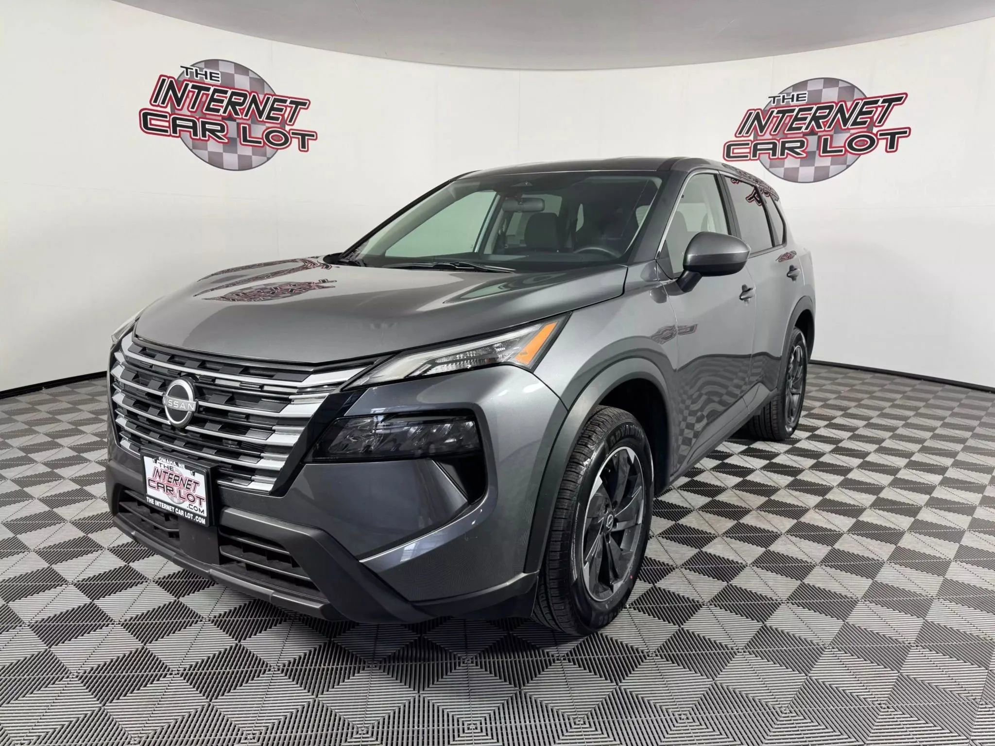 Used 2024 Nissan Rogue SV image 1