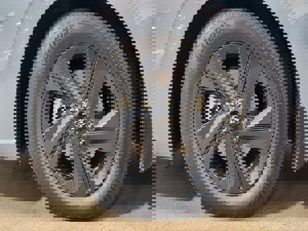 Used 2022 Hyundai Elantra SEL w/ Convenience Package FWD image 26