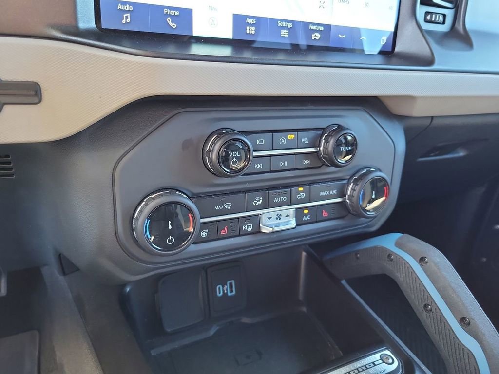 Used 2022 Ford Bronco Wildtrak image 16