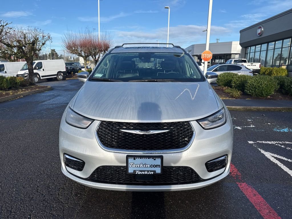 Used 2022 Chrysler Pacifica Limited image 2