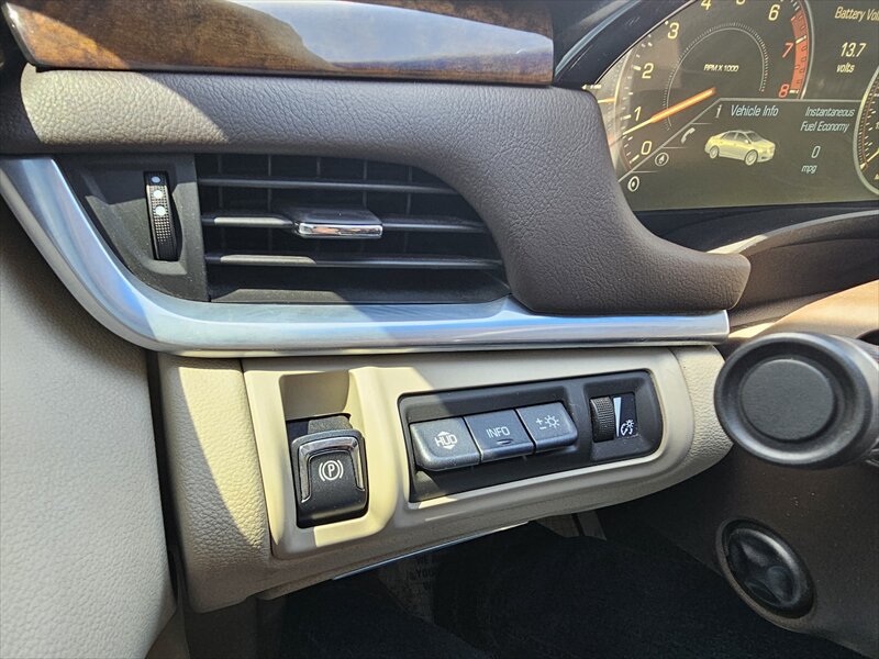 Used 2013 Cadillac XTS Premium FWD image 19