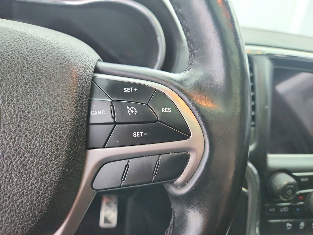 Used 2018 Jeep Grand Cherokee Overland image 38