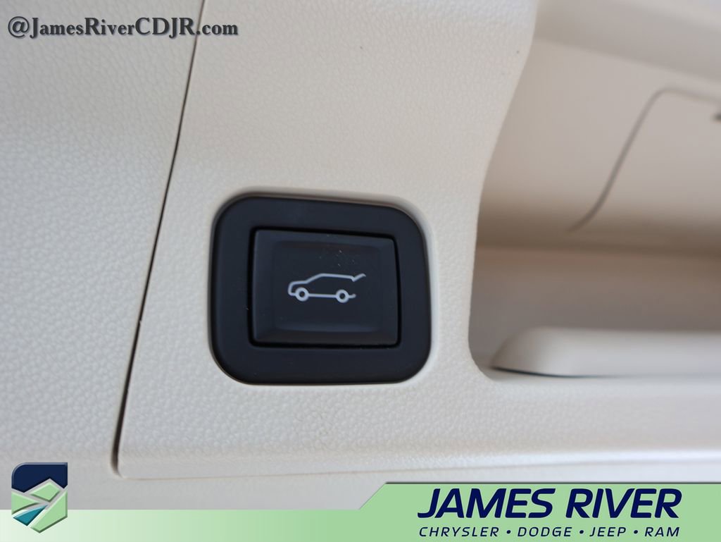 Used 2023 GMC Acadia Denali w/ Denali Ultimate Package AWD/4WD image 16