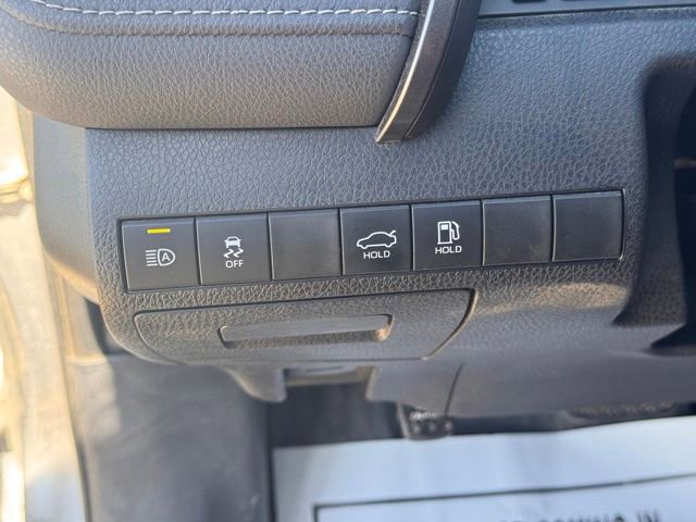 Used 2019 Toyota Camry SE FWD image 16