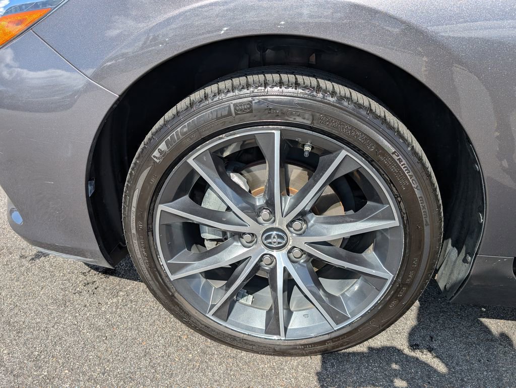 Used 2016 Toyota Camry XSE w/ Moonroof Package FWD image 11