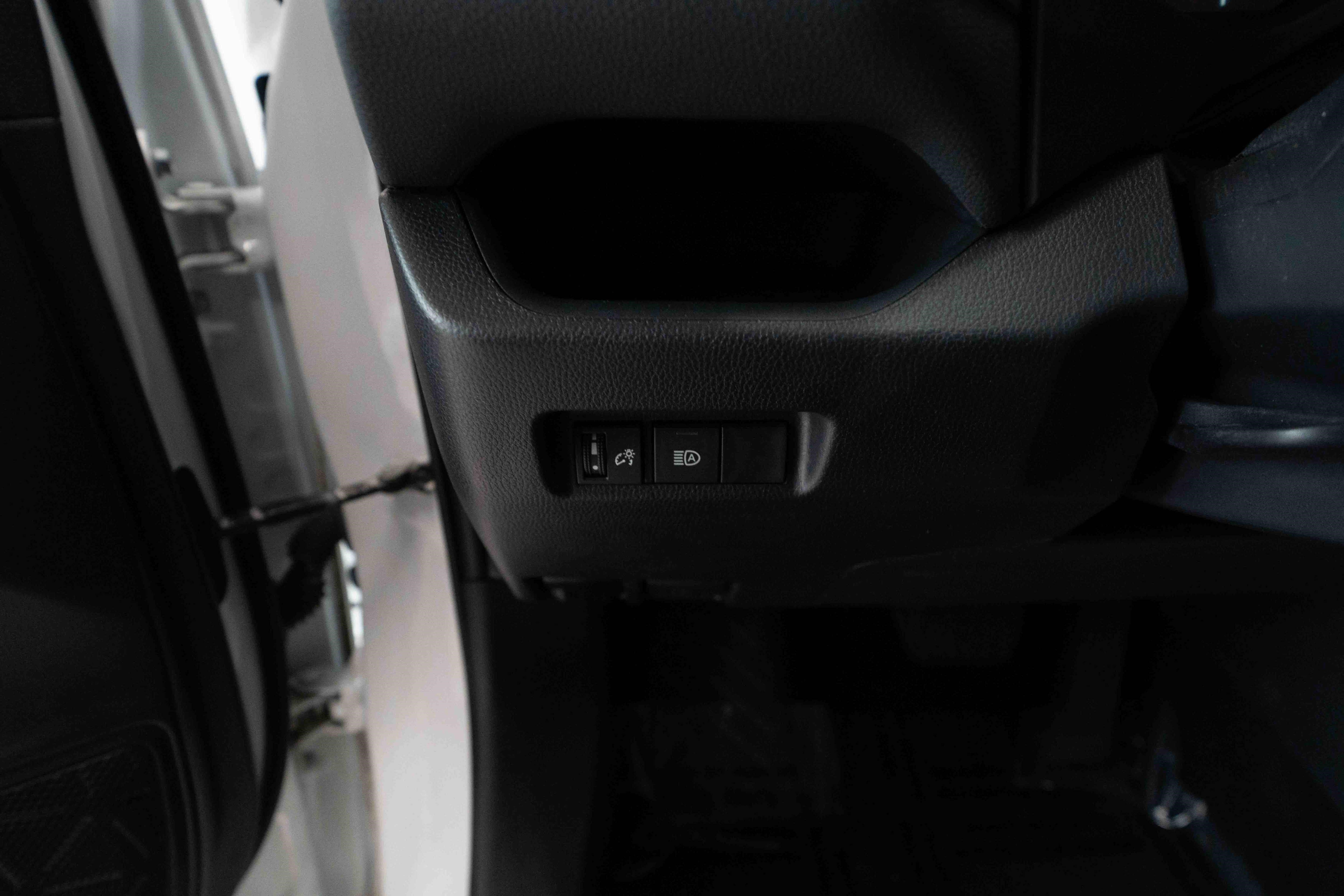 Used 2025 Toyota RAV4 LE AWD/4WD image 11