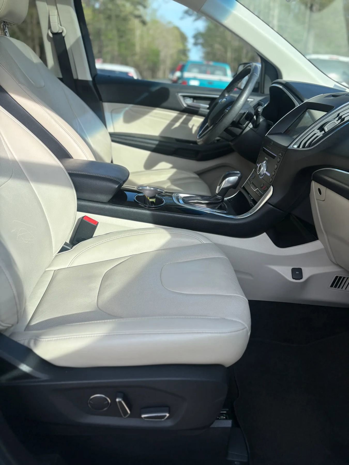 Used 2018 Ford Edge Titanium w/ Equipment Group 301A FWD image 28