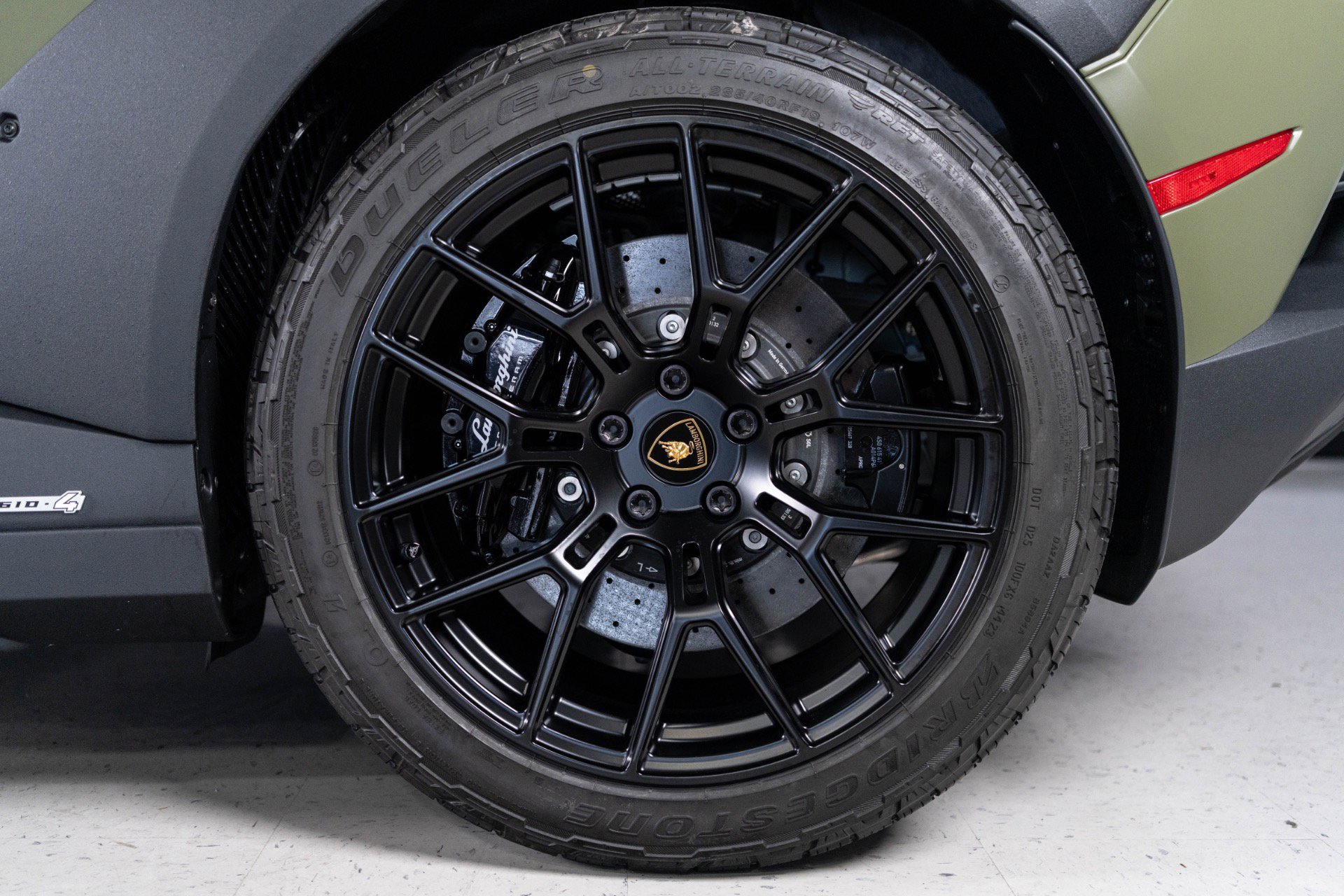 Used 2024 Lamborghini Huracan Sterrato AWD/4WD image 12
