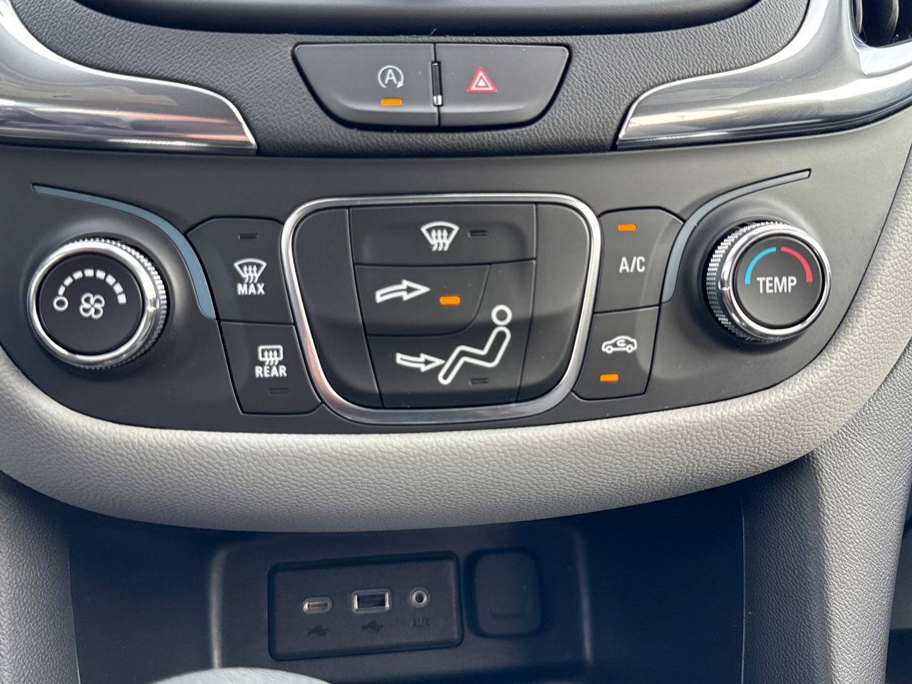 Used 2023 Chevrolet Equinox LT w/ LPO, Floor Liner Package AWD/4WD image 21