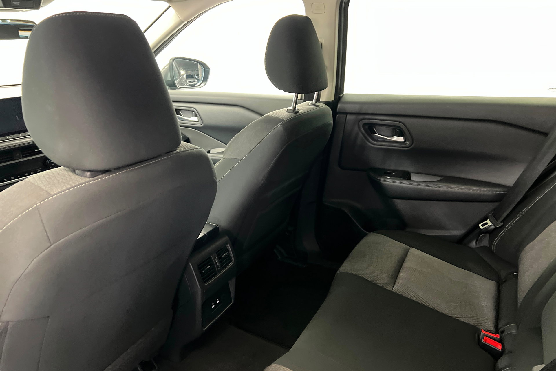 Used 2025 Nissan Rogue SV image 20