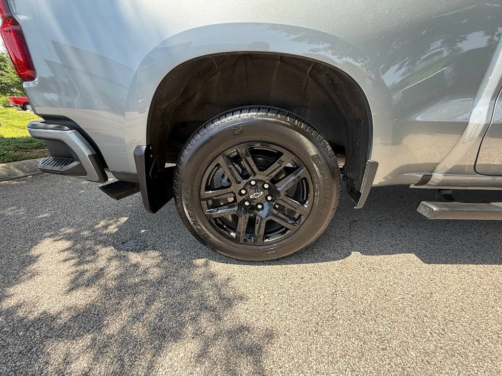 Used 2026 Chevrolet Silverado 1500 Custom w/ LPO, Dark Essentials Package AWD/4WD image 35