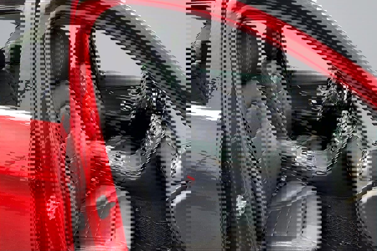 Used 2020 Mercedes-Benz C 300 Sedan w/ Premium Package image 7