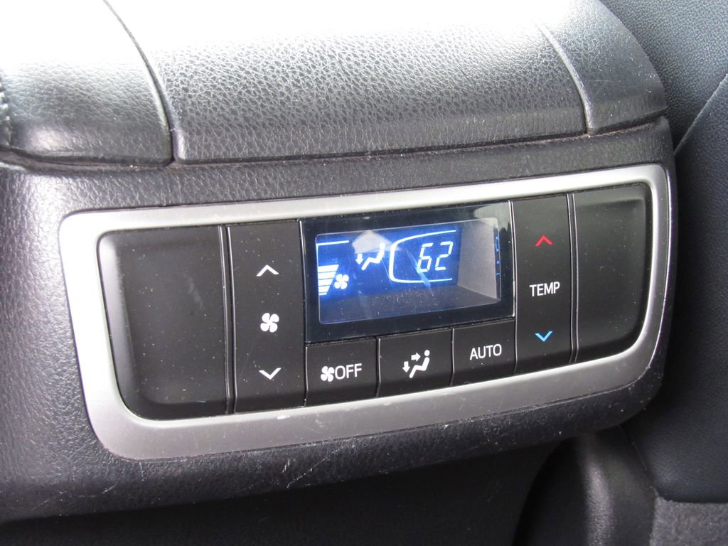 Used 2017 Toyota Highlander XLE AWD/4WD image 35