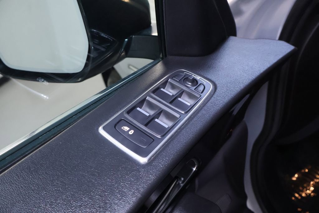 Used 2020 Jaguar F-PACE Premium AWD/4WD image 14