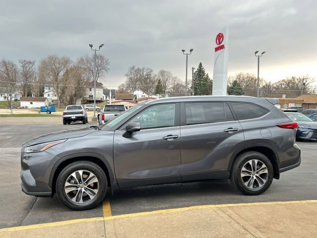 Used 2023 Toyota Highlander XLE image 6