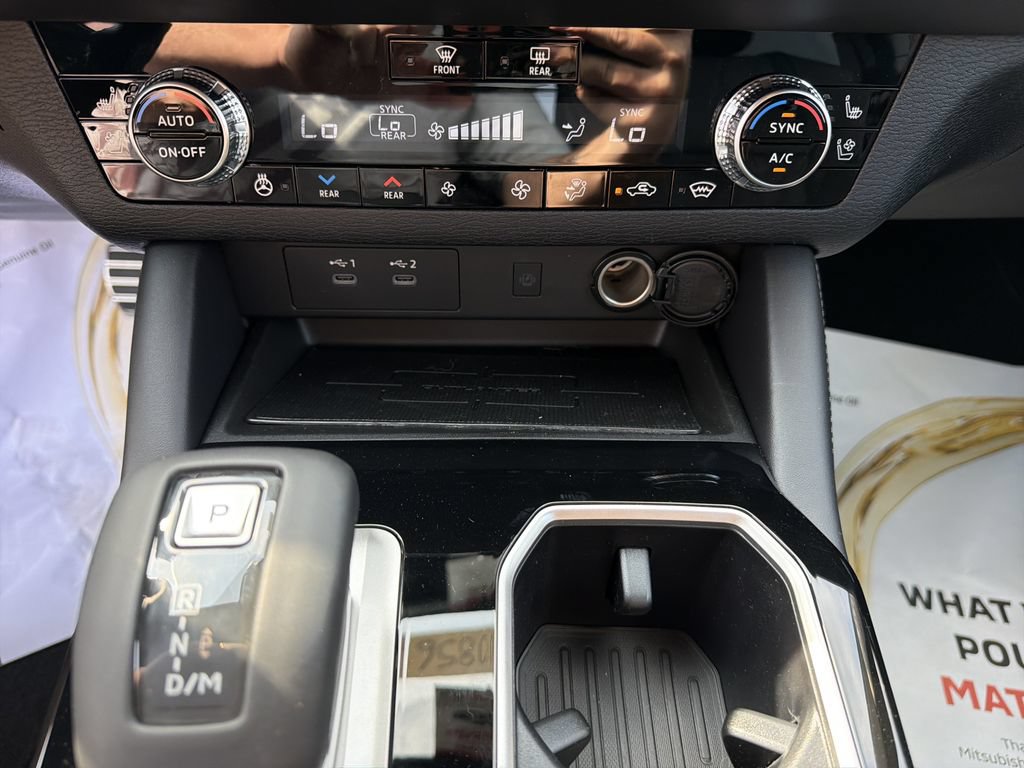 New 2026 Mitsubishi Outlander AWD image 23