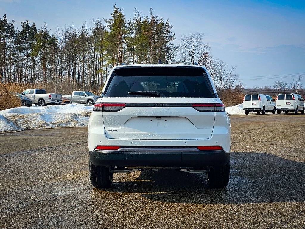 New 2026 Jeep Grand Cherokee Laredo image 4