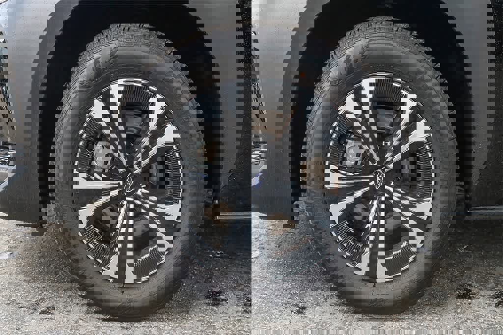 Used 2025 Subaru Solterra Premium image 11