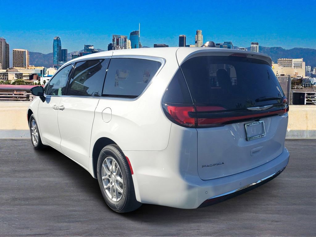 New 2026 Chrysler Pacifica Select image 5