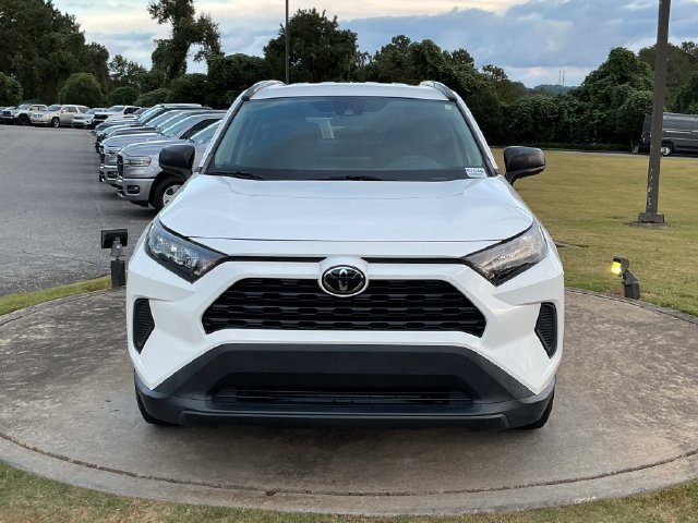 Used 2021 Toyota RAV4 LE FWD image 2