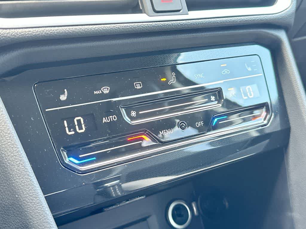 New 2026 Volkswagen Taos SE FWD image 19