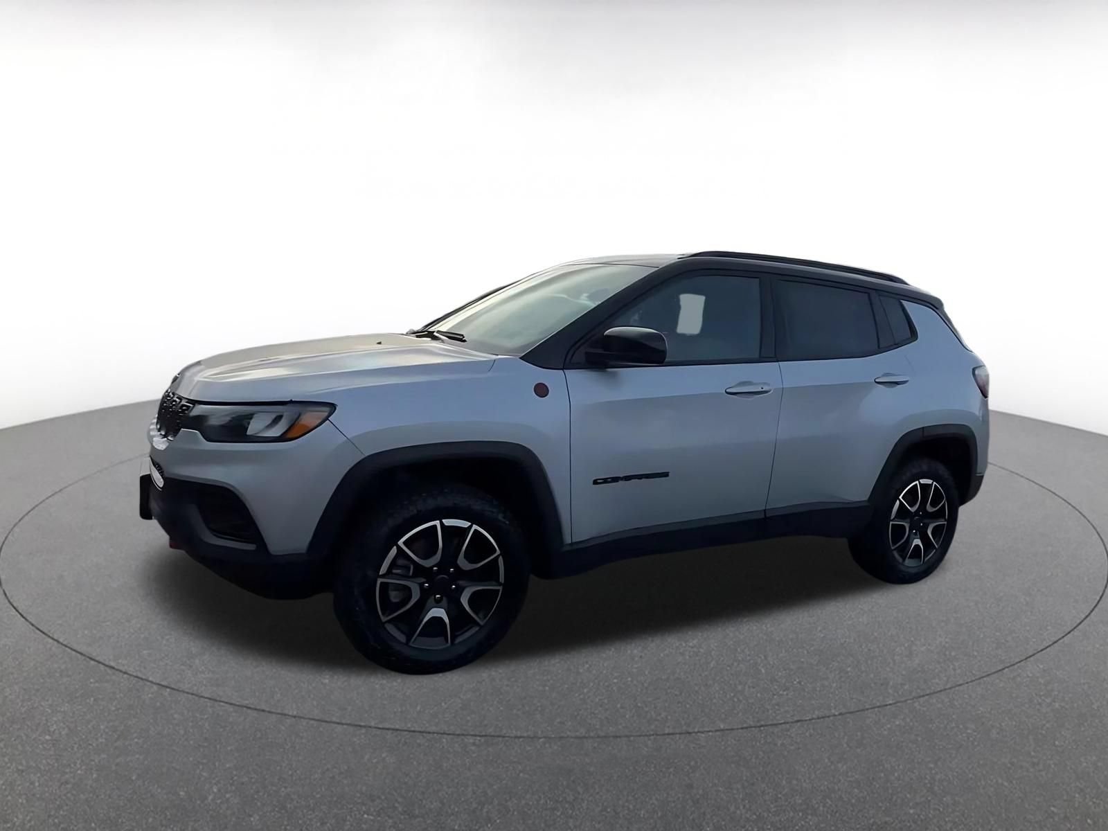 Used 2025 Jeep Compass Trailhawk AWD/4WD image 7