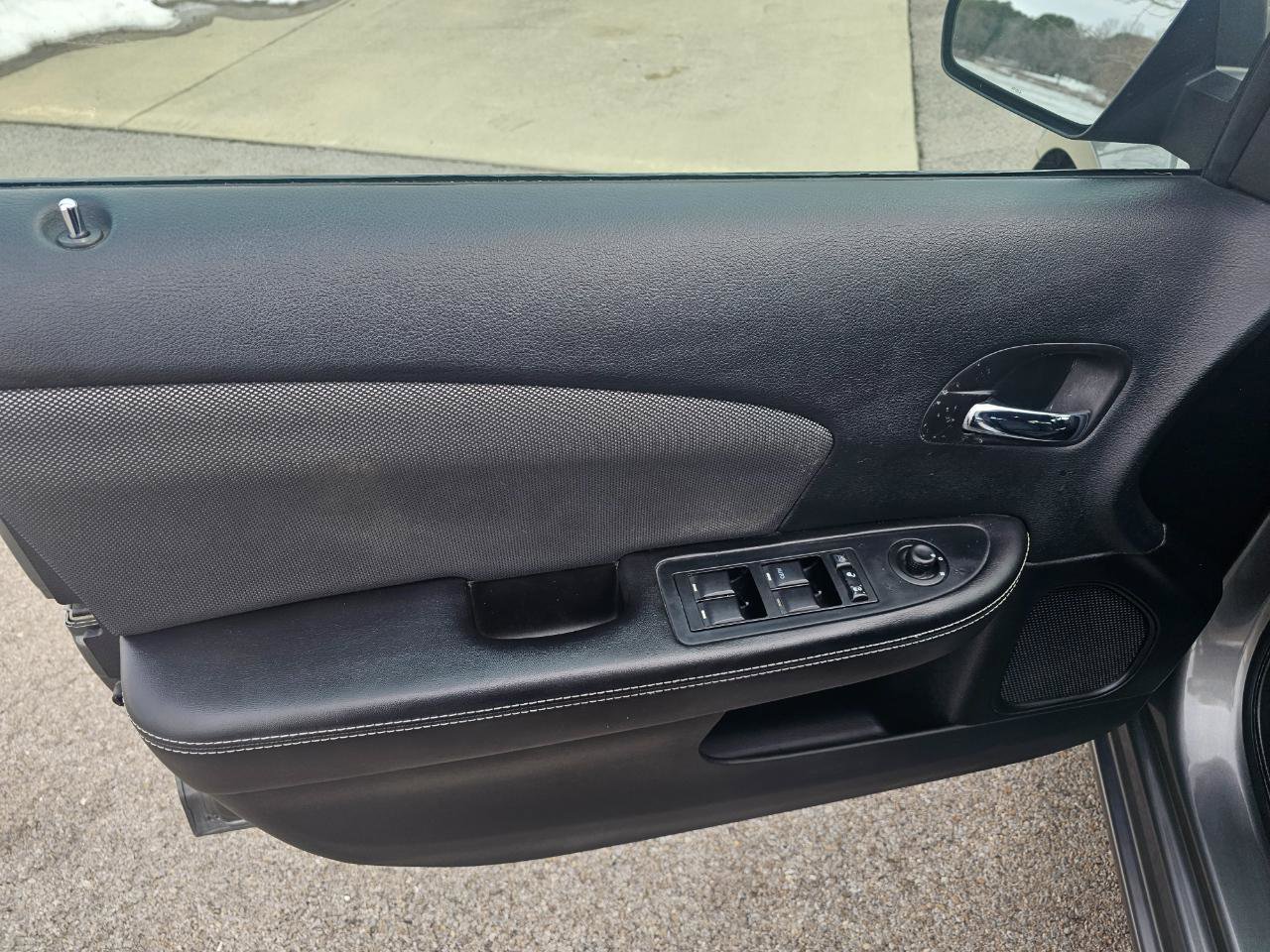 Used 2013 Dodge Avenger SE image 22