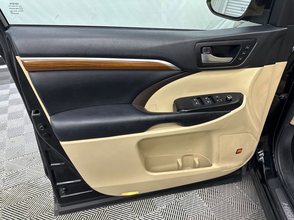 Used 2018 Toyota Highlander Limited Platinum AWD/4WD image 9