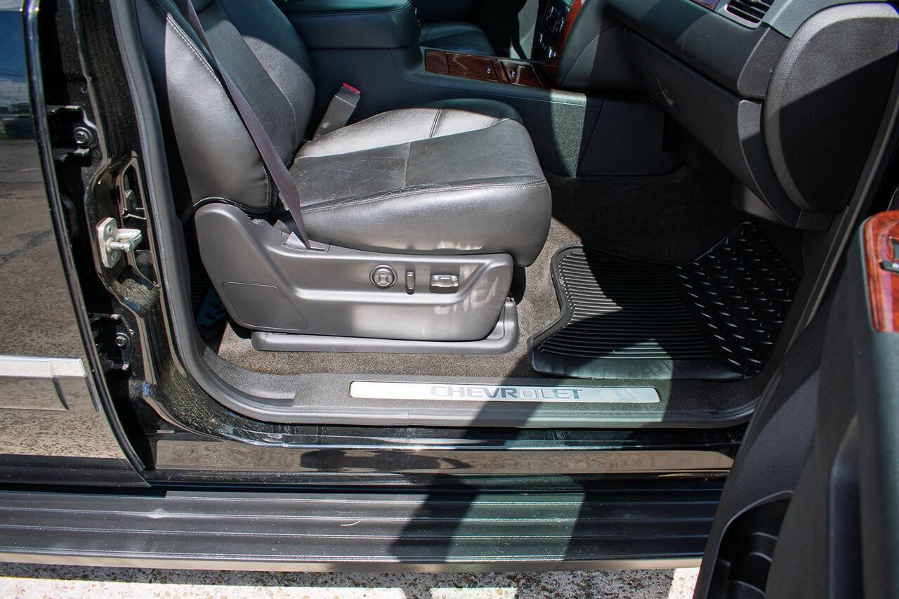 Used 2013 Chevrolet Avalanche LTZ image 39