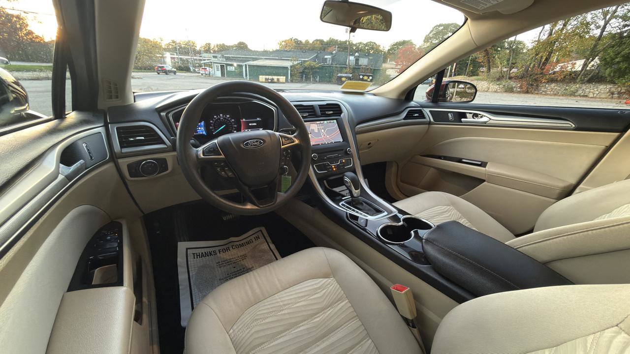 Used 2016 Ford Fusion SE FWD image 14