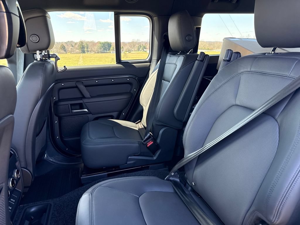 New 2026 Land Rover Defender 130 X-Dynamic SE AWD/4WD image 13